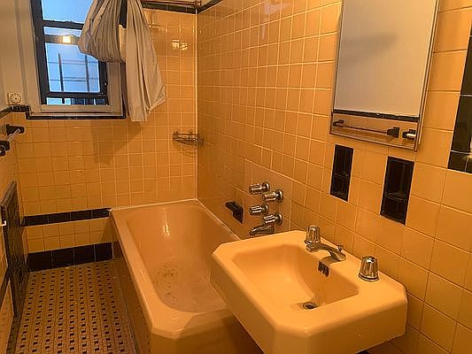 3rd image of 1776 E 13th St #L