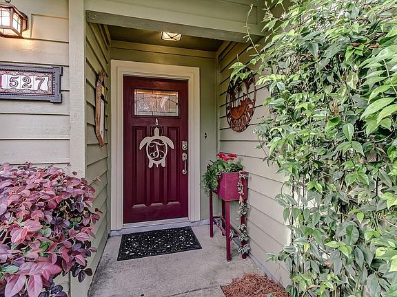 3rd image of 1527 Penbrook Dr