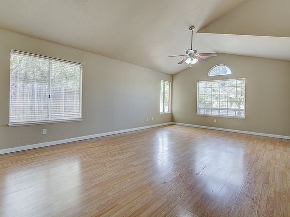 3rd image of 1516 Blue Ln