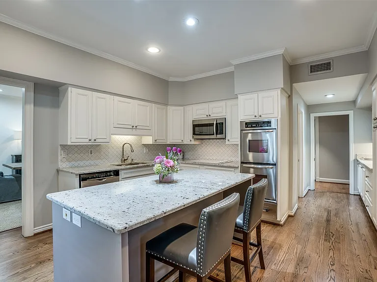 4309 University Blvd — Photo 12