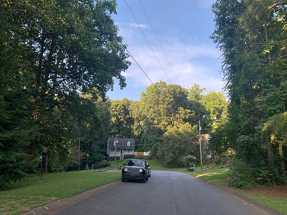 5th image of 605 Morgan Springs Ct