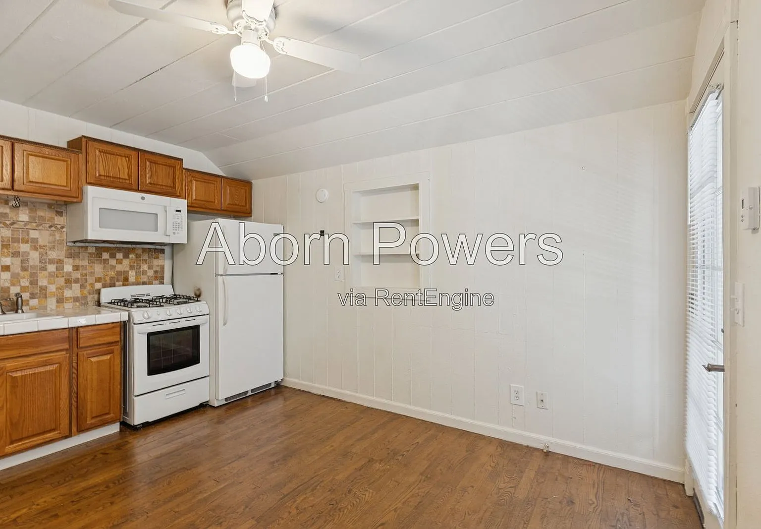 Studio, 1.0 bath, $800 — Photo 3