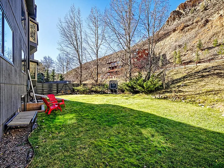 1087 Cemetery Ln — Photo 25
