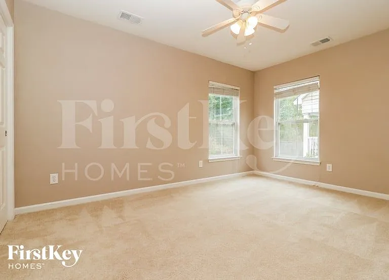 577 Delafield Dr — Photo 13
