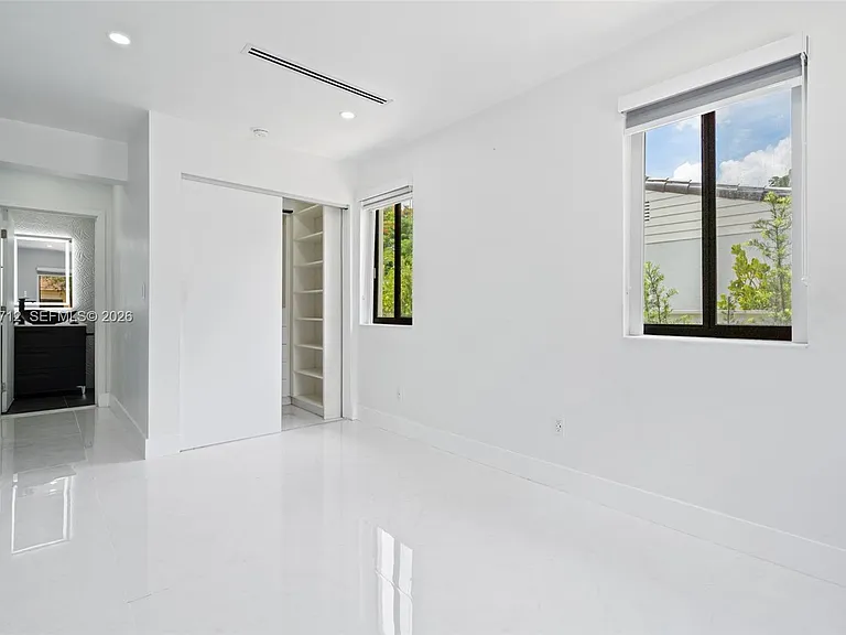 56 Whitethorn Dr — Photo 15