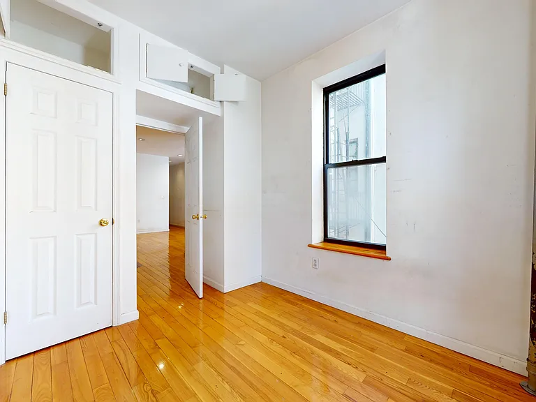 237 E 5th St #4 — Photo 9