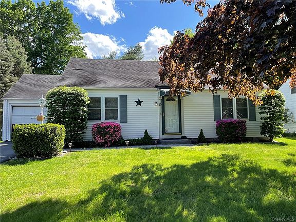 3rd image of 19 Hilltop Dr