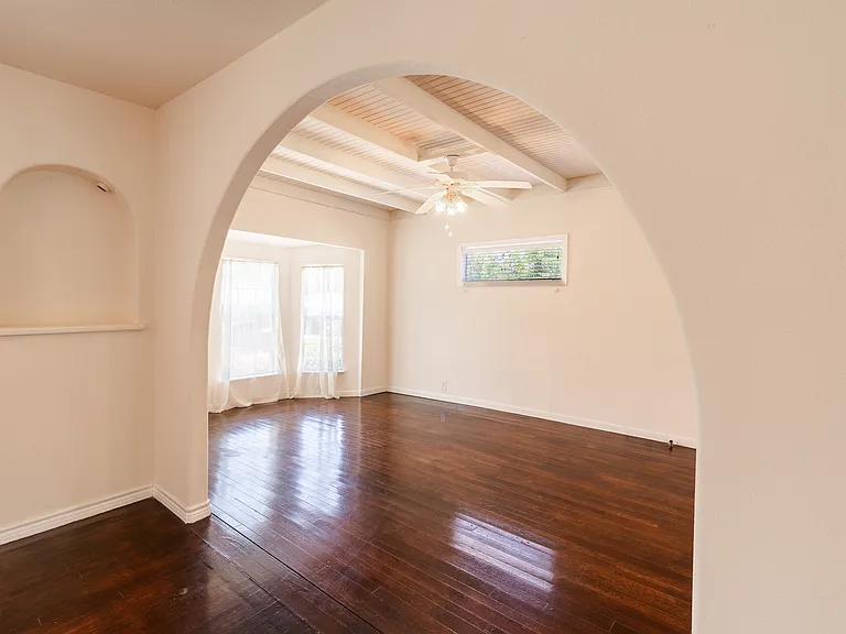 219 Colton Dr — Photo 3