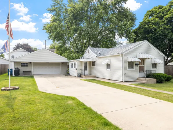 1811 Dearborn St, Crest Hill, IL 60403