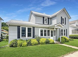 814 S 2nd St, Guttenberg, IA 52052