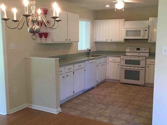 Lovely Kitchen and Dining Room