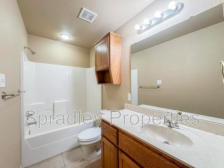 715B E Ridge Blvd — Photo 6