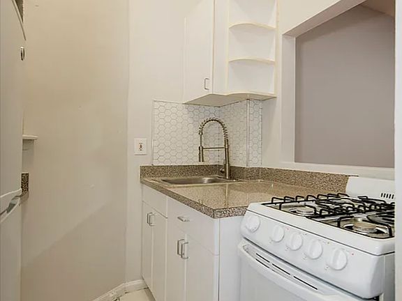 4th image of 225 E 82nd St APT 2B
