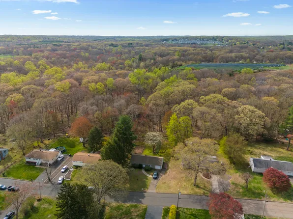 71 Chestnut Drive, Derby, CT 06418