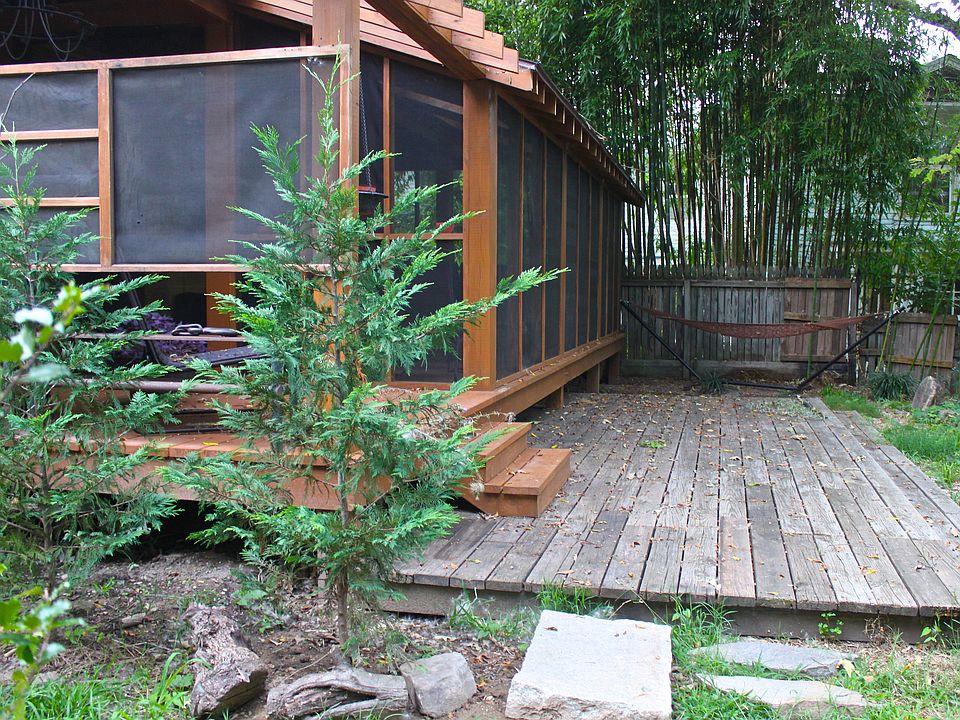  back yard screened in porch