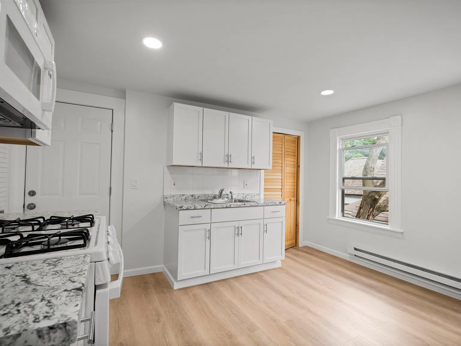 220 Hillside Ave — Photo 2