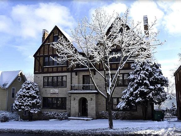 6 Unit Building - Second story Unit