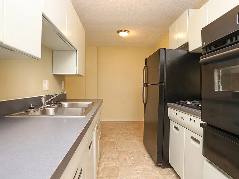 Kent Apartments — Photo 19