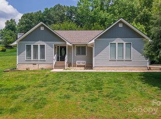 100 Donna Dr, Franklin, NC 28734