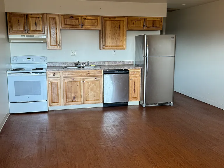 920 N Front St #3 — Photo 1