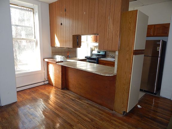 3rd image of 77 Dikeman St #1