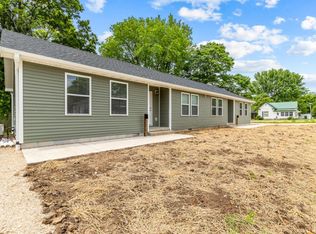 221 N Park Ave, Aurora, MO 65605