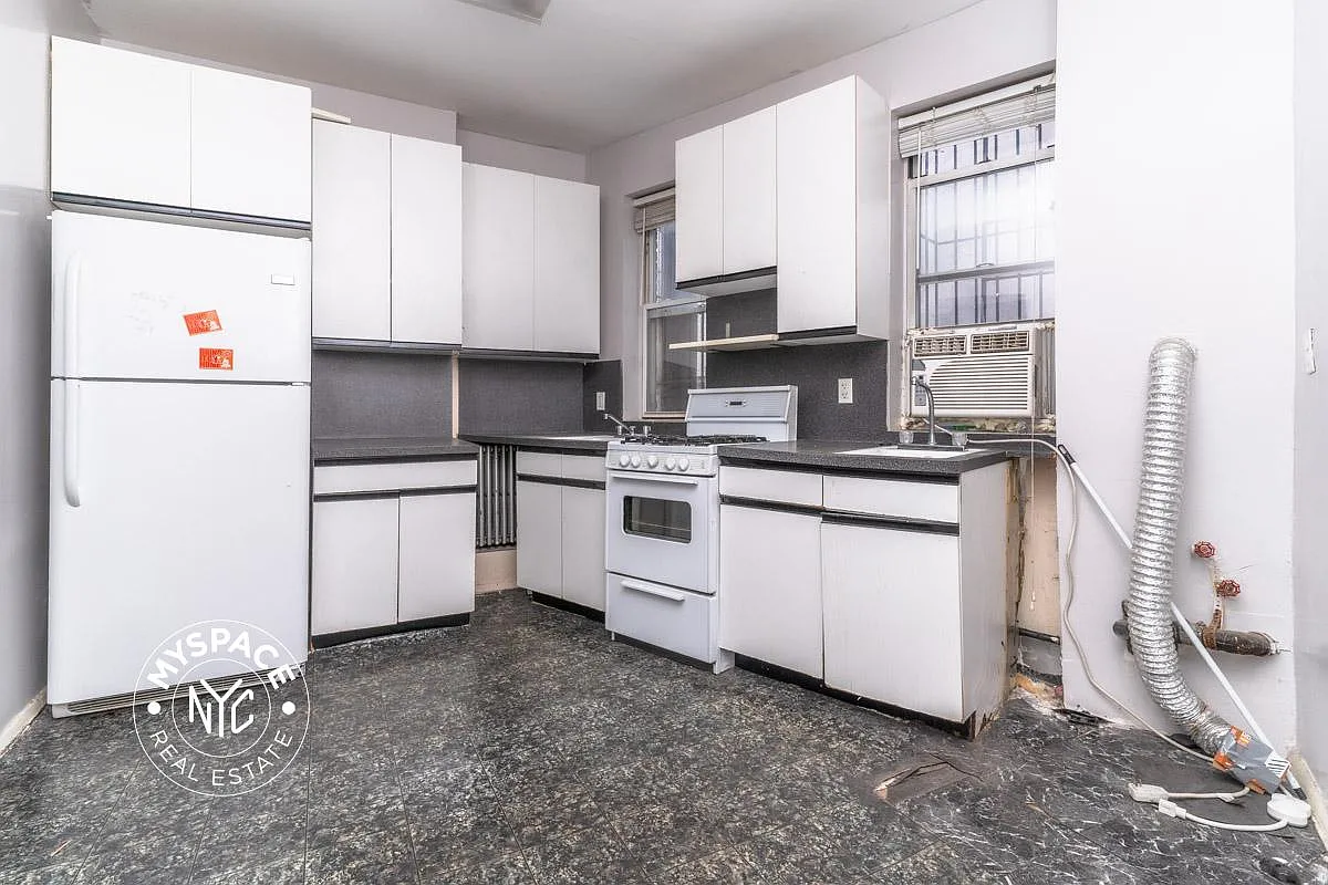 302 Hooper Street — Photo 2