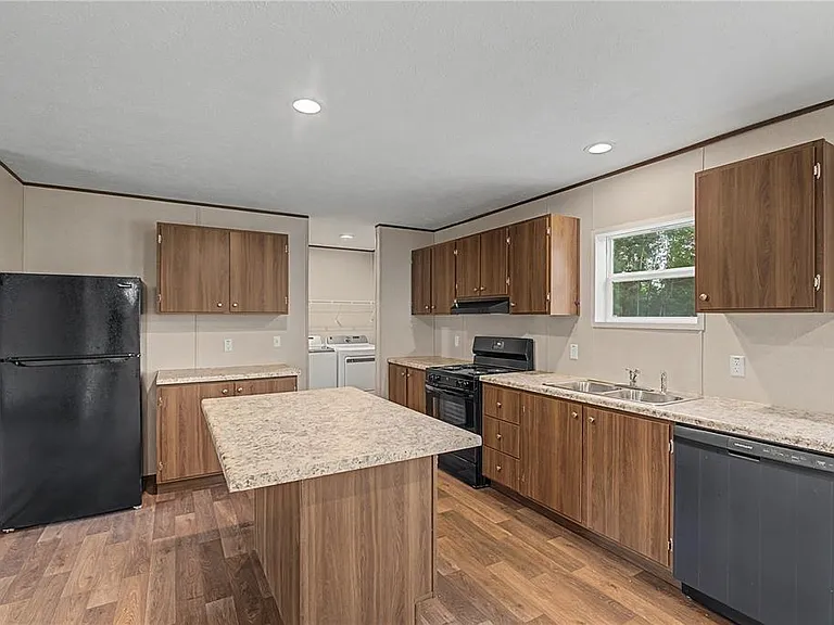 7250 SW 10th St — Photo 12