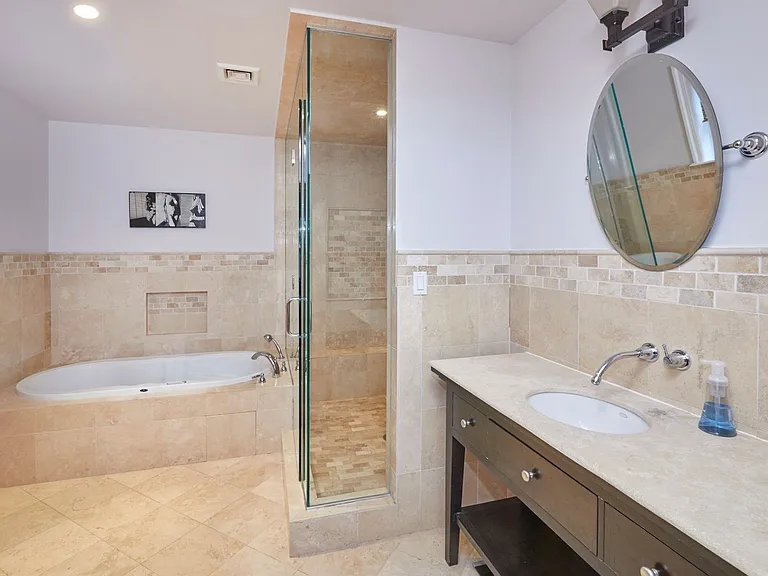 543 16th St #1R — Photo 9