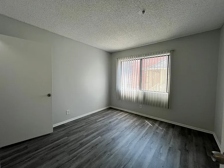 700 S. Berendo Ave — Photo 37