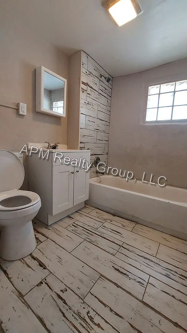 Updated West Columbia Apartment — Photo 1
