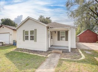 300 Woodland Ave, Wood River, IL 62095