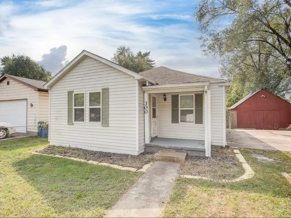 300 Woodland Ave, Wood River, IL 62095