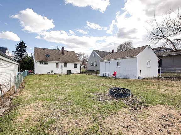2nd image of 177 Moreland Ave E