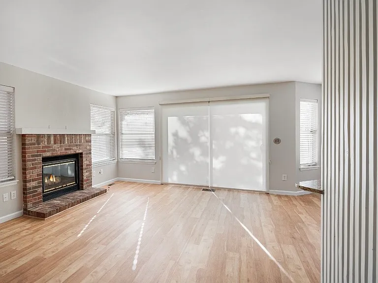 2060 E Phillips Ln — Photo 28