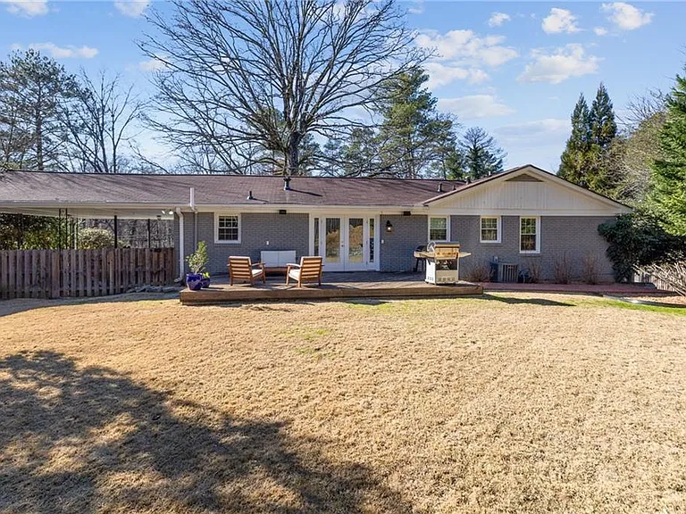 1505 Holly Ln NE — Photo 8