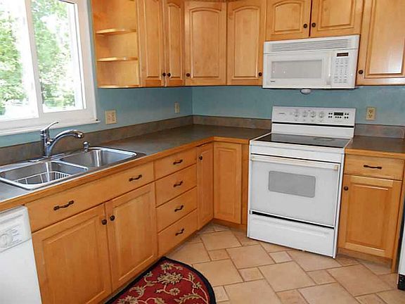 4th image of 812 Aris Dr