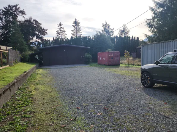 1360 Maloney Grove Ave SE, North Bend, WA 98045