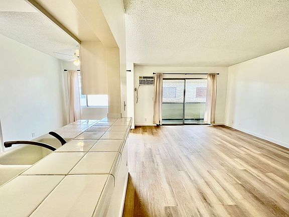 4th image of 338 S Oxford Ave APT 8