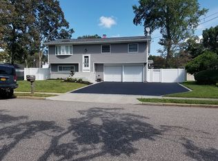 76 Mary Ave, Ronkonkoma, NY 11779
