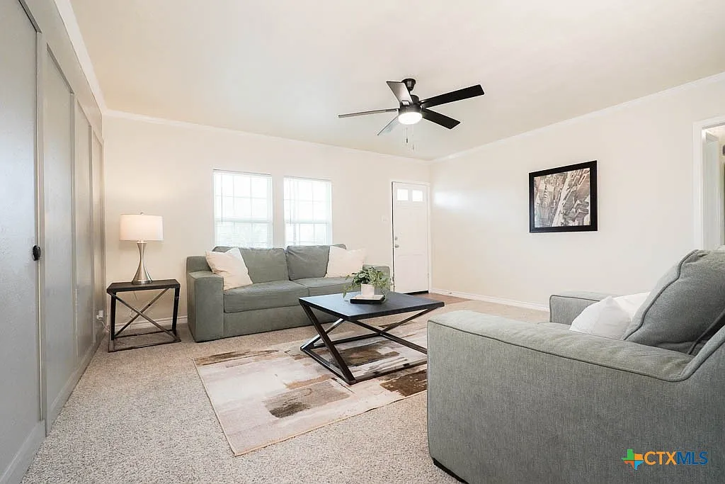 3 bed, 2.0 bath, 1685 sqft, $1,850 — Photo 4