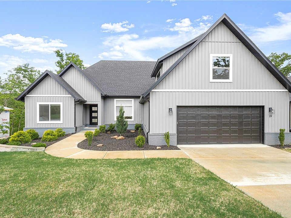 1st image of 19 Tiree Dr