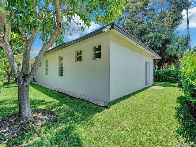 724 SW 9th St — Photo 19