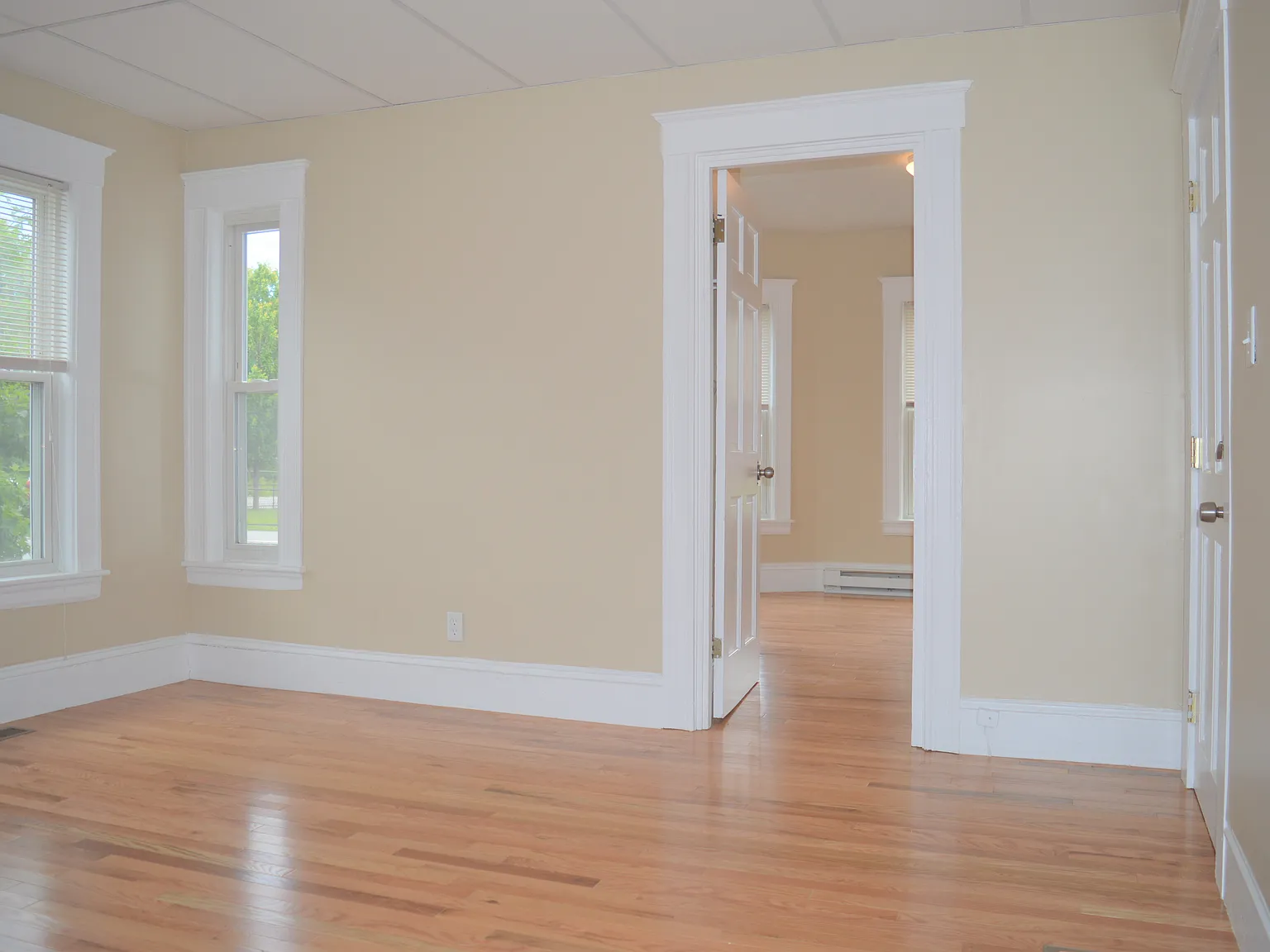 98 West St — Photo 2