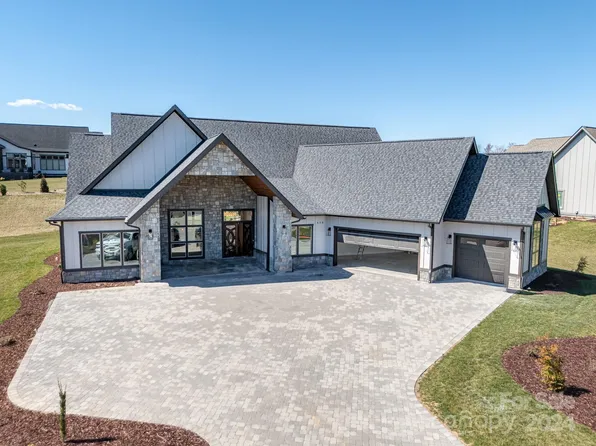 650 Daniel Circle Dr #82, Mills River, NC 28759