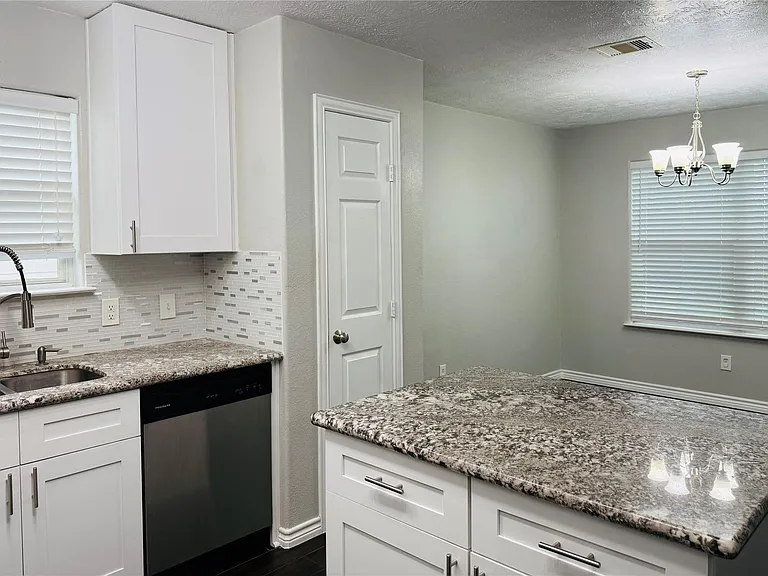 2617 Redfish Dr — Photo 8