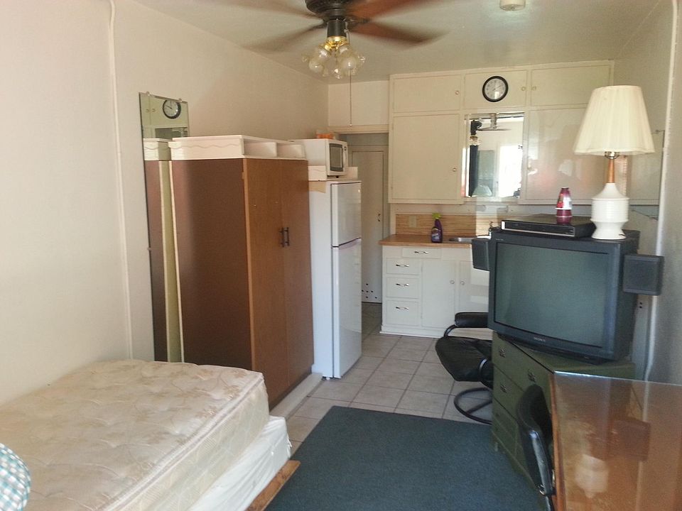 2nd image of 2324 28th St Rear B