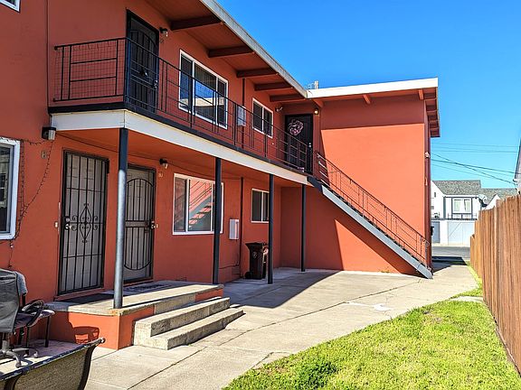 3rd image of 2208-2214 Ohio Ave #2212