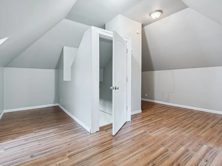 516 W Martin St — Photo 17
