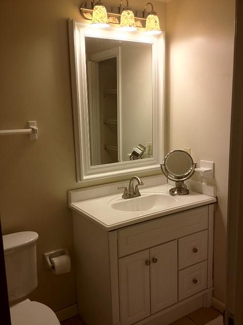 Master Bath with Linen Closet and Tub/Shower